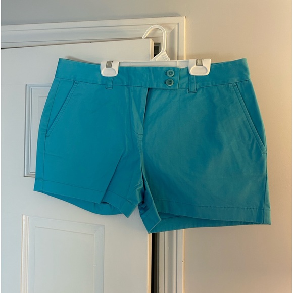 Vineyard Vines Womens Everyday chino shorts. Size 8 with 3 1/2” inseam. - Picture 1 of 5